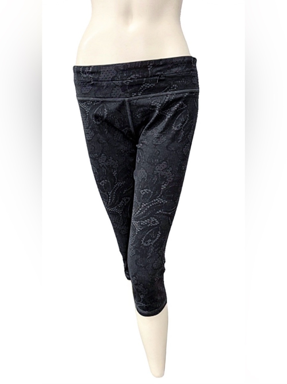 Nancy Rose Performance Black Floral Capri Leggings Size 10